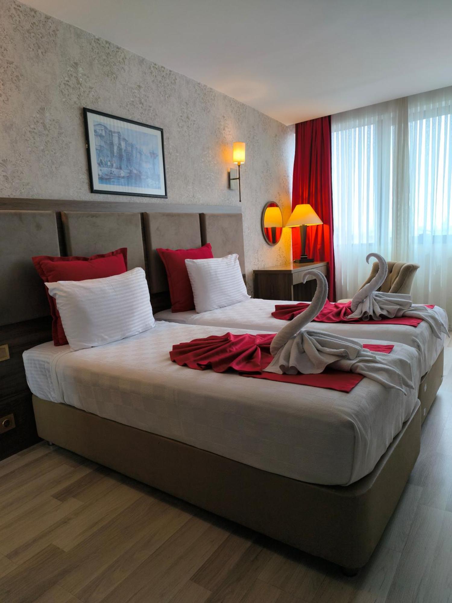 Euro Plaza - Taksim Pera Готель 4*
